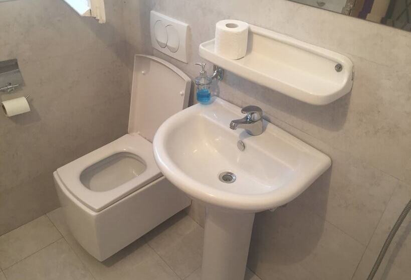 پانسیون Neni Apartments