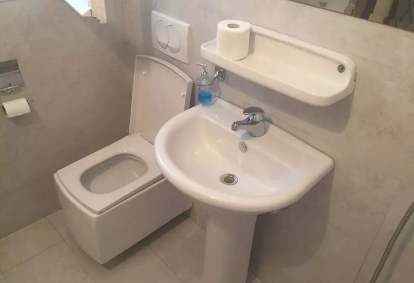 پانسیون Neni Apartments