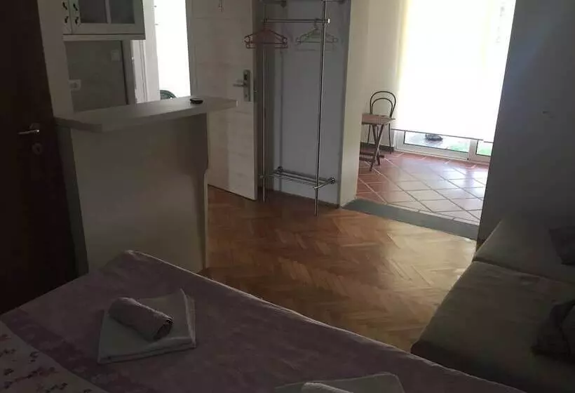 پانسیون Neni Apartments