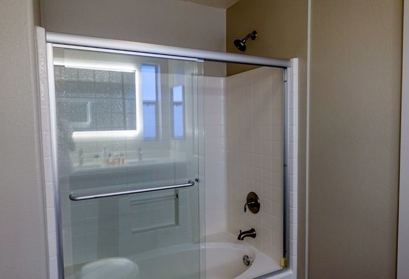 Resort Style Apartments Near Ucla