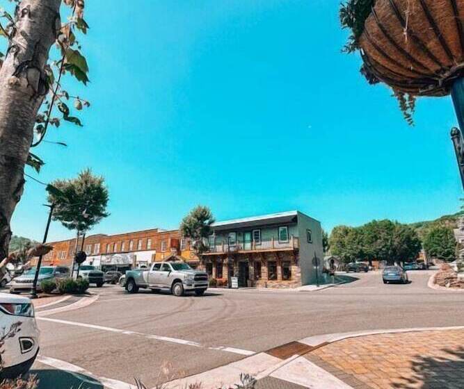 The Cabins At Healing Springs