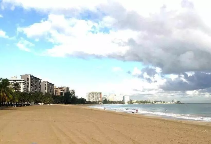 Hotelli Borinquen Beach Inn
