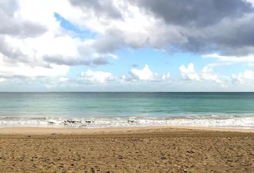 Hotelli Borinquen Beach Inn