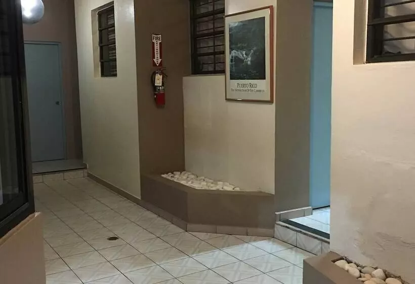 Hotelli Borinquen Beach Inn