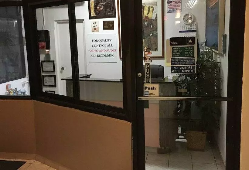 Hotelli Borinquen Beach Inn