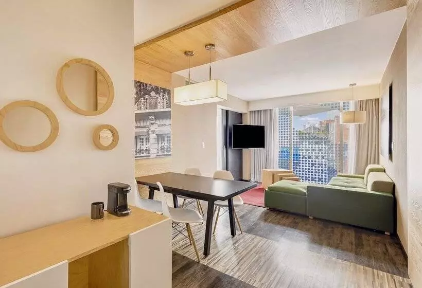 ホテル Fiesta Inn Insurgentes Viaducto