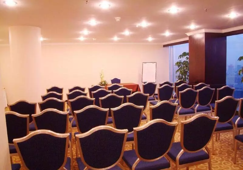 בית מלון כפרי New Era