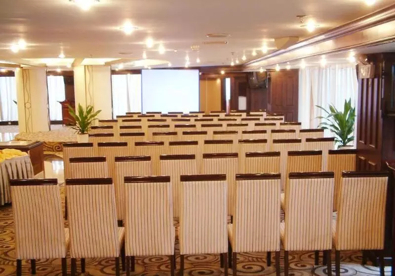 בית מלון כפרי New Era