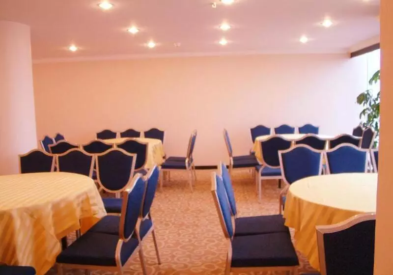 בית מלון כפרי New Era