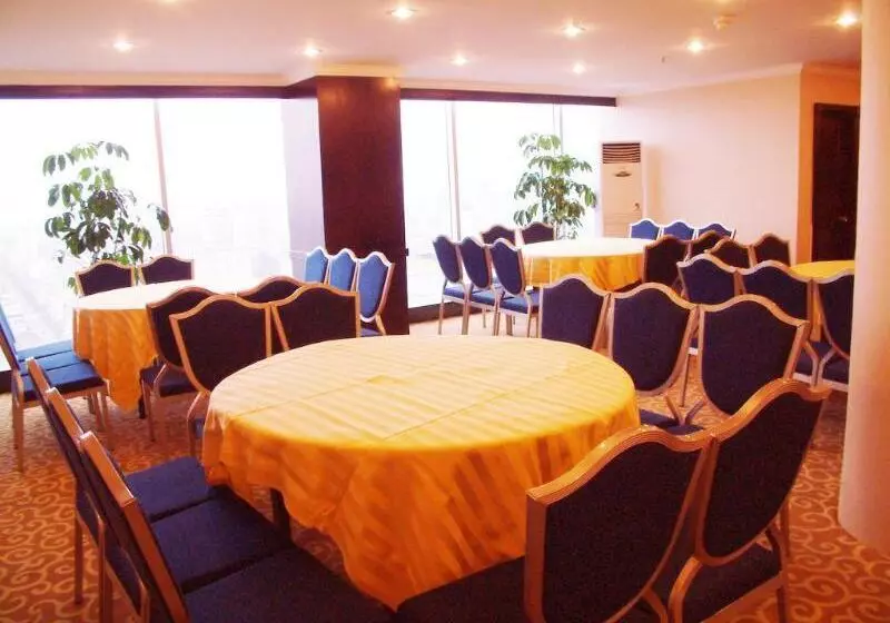 בית מלון כפרי New Era