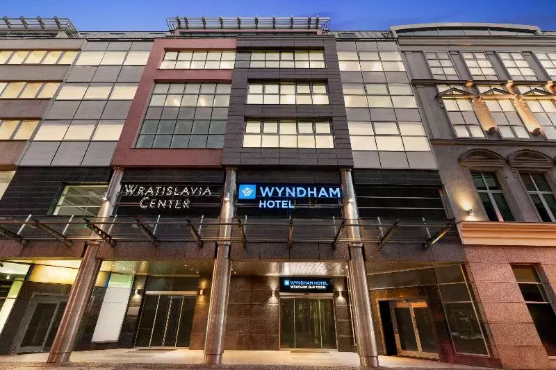 בית מלון כפרי Wyndham Wroclaw Old Town