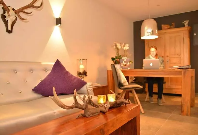 Hotelli Alpenhaus Steiner