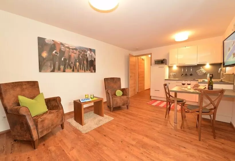 Hotelli Alpenhaus Steiner