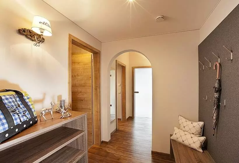 Hotelli Alpenhaus Steiner