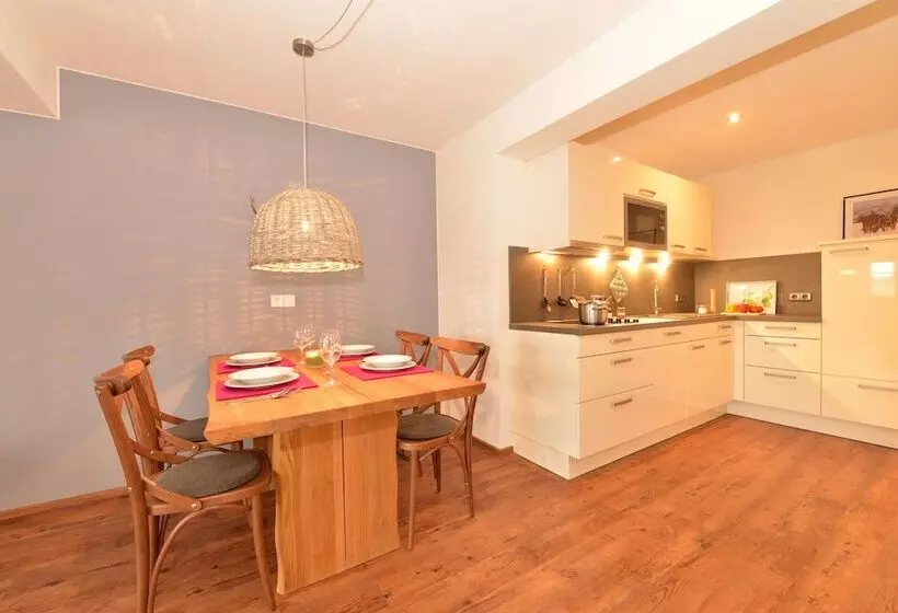 Hotelli Alpenhaus Steiner