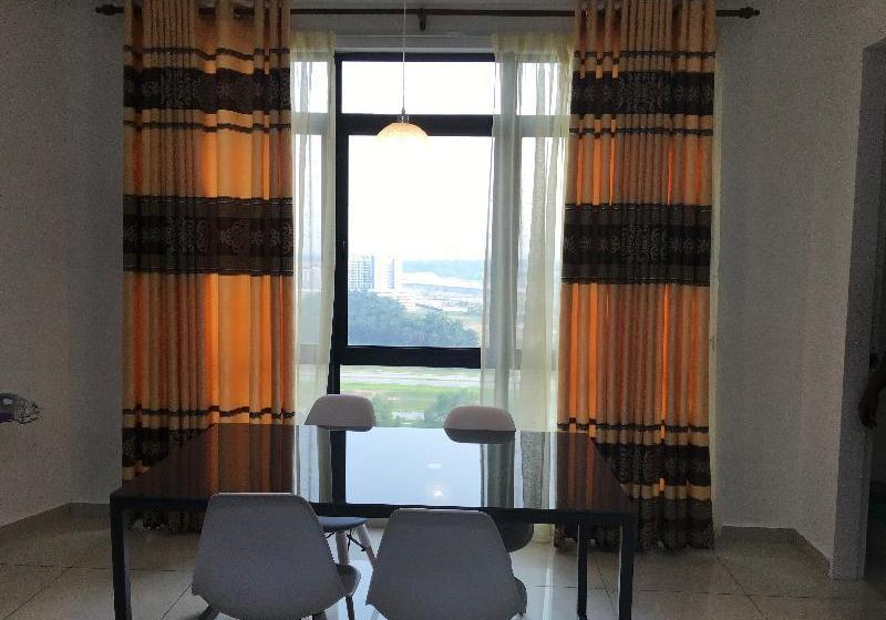 בית מלון כפרי Coop Stay @ Kenwingston Square Garden Cyberjaya