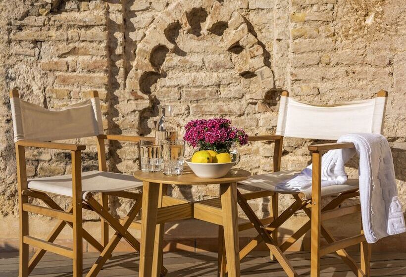 هتل Torre Homenaje Historical Suites