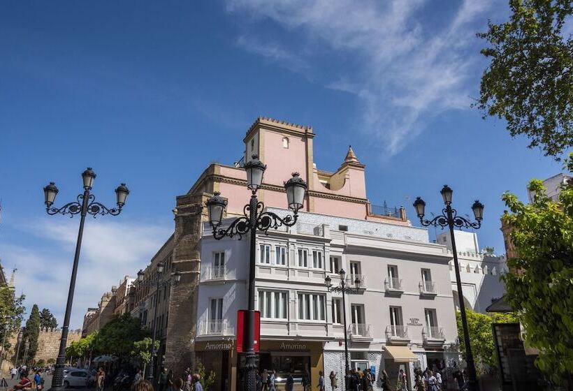 هتل Torre Homenaje Historical Suites