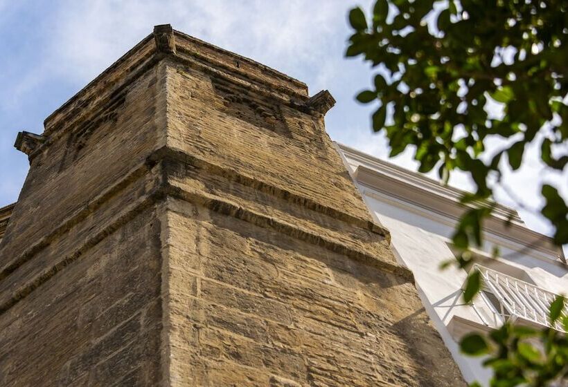 هتل Torre Homenaje Historical Suites