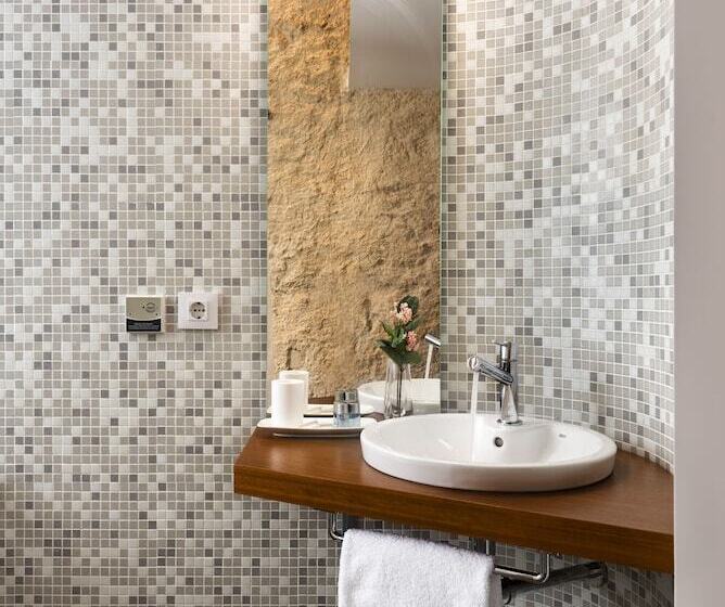 هتل Torre Homenaje Historical Suites