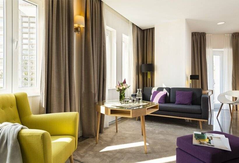 هتل Torre Homenaje Historical Suites