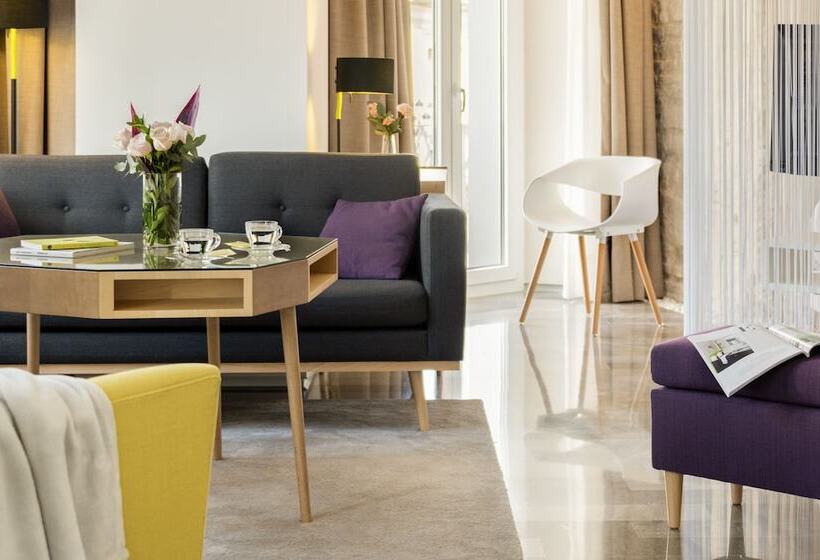 هتل Torre Homenaje Historical Suites