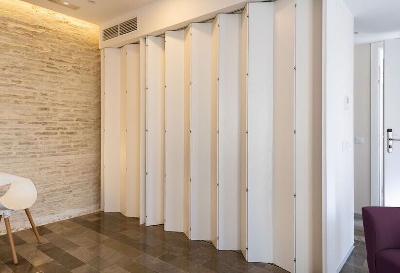 هتل Torre Homenaje Historical Suites