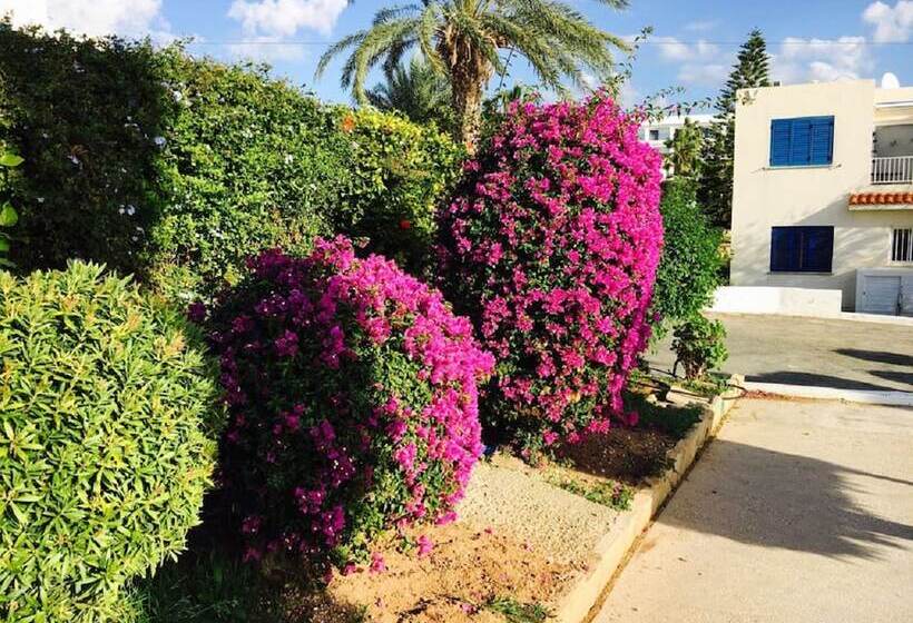 Townhouse Coral Bay Village