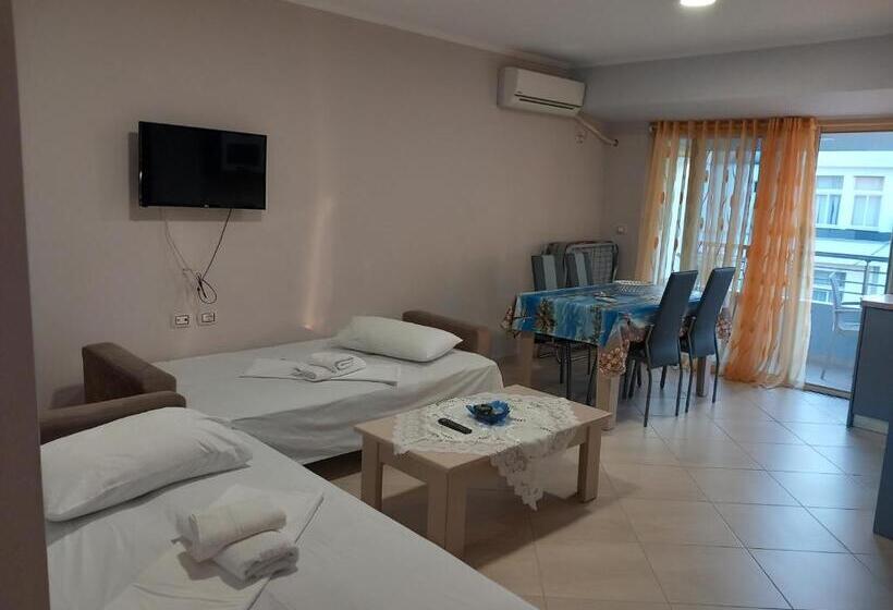 بنسيون Eleana's Apartament