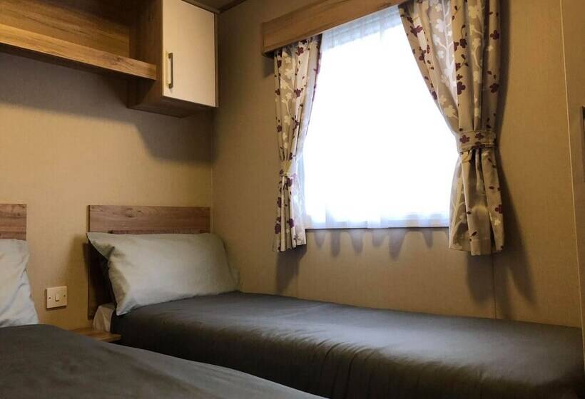 منتجع Towervans Caravan Park