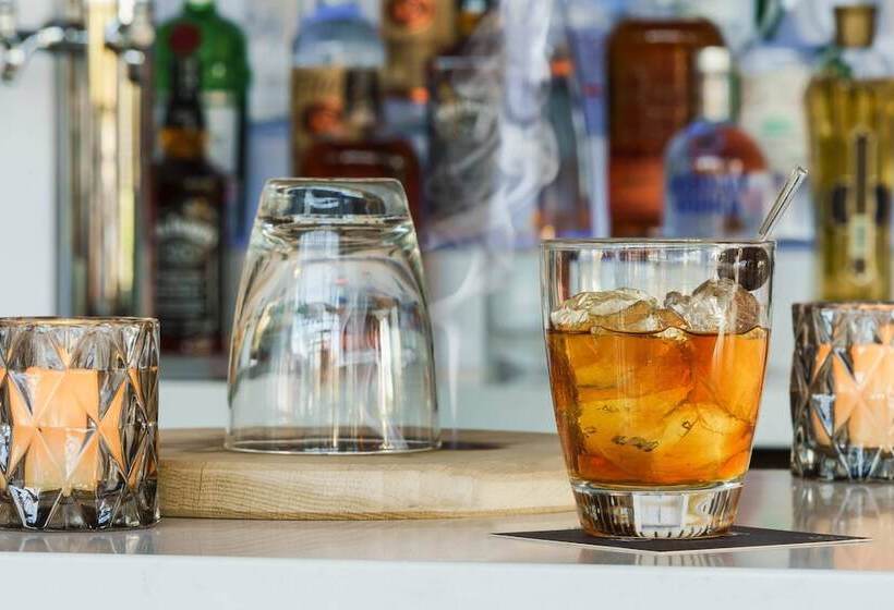 Ac Hotel By Marriott Scottsdale North