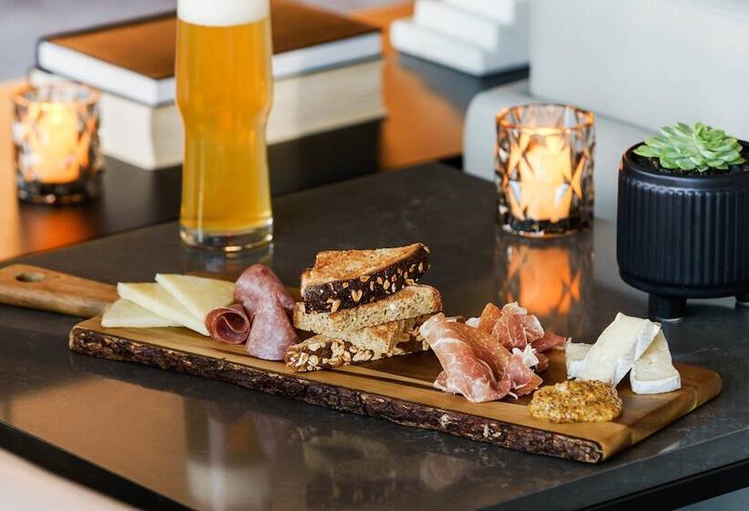 Ac Hotel By Marriott Scottsdale North