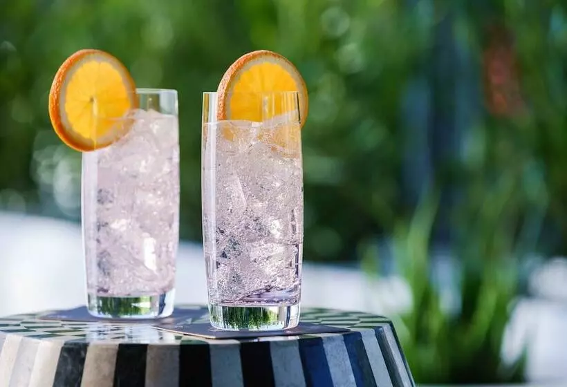 Ac Hotel By Marriott Scottsdale North