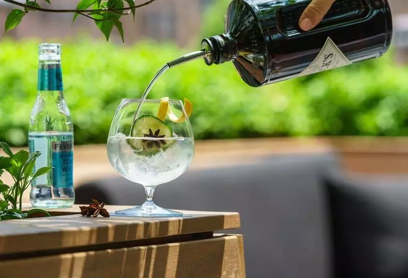 Ac Hotel By Marriott Scottsdale North