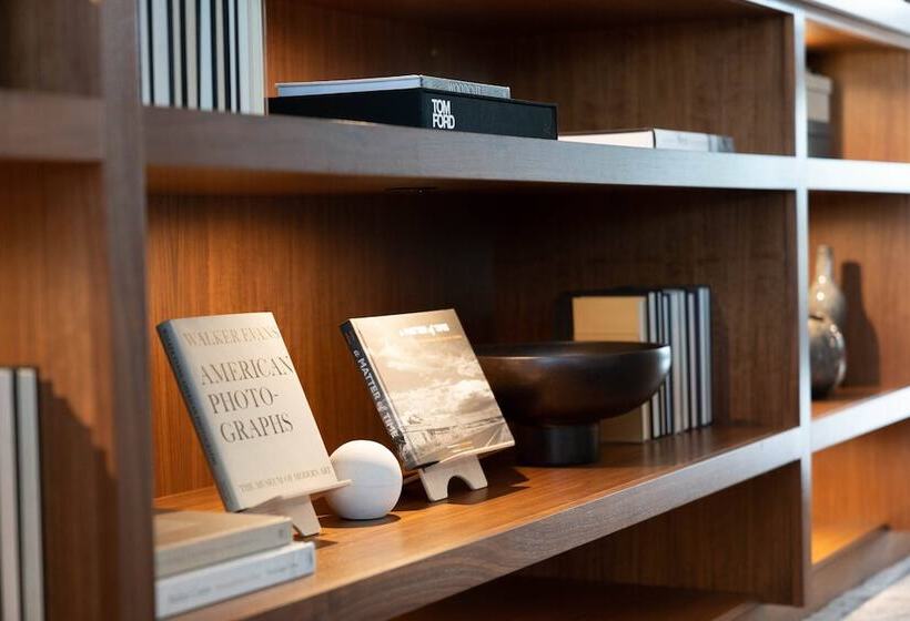 Ac Hotel By Marriott Scottsdale North