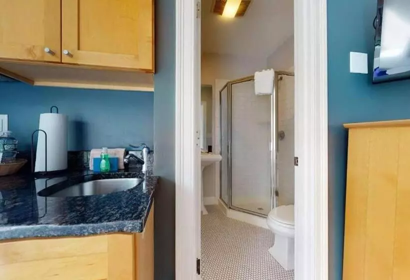 Centrally Located Studio In The Southend, #25