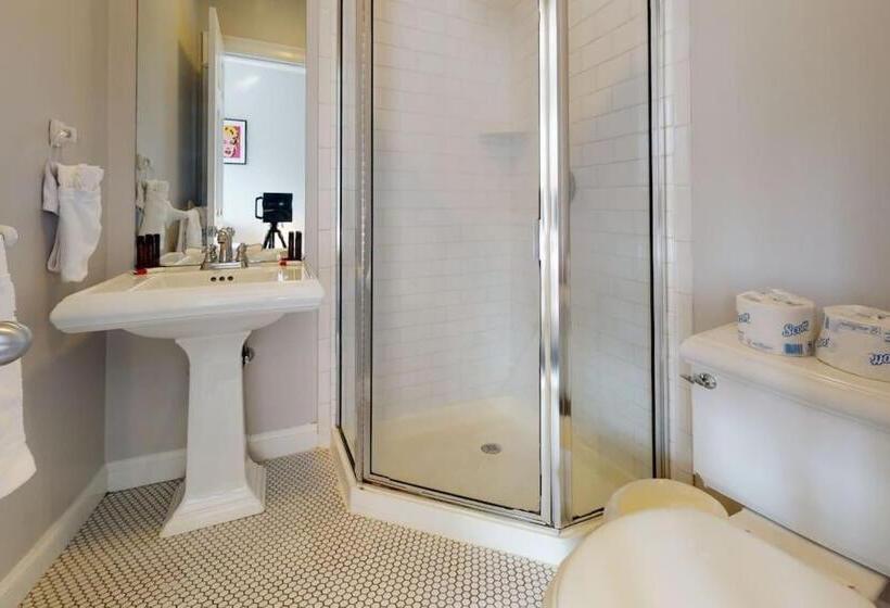 Centrally Located Studio In The Southend, #25