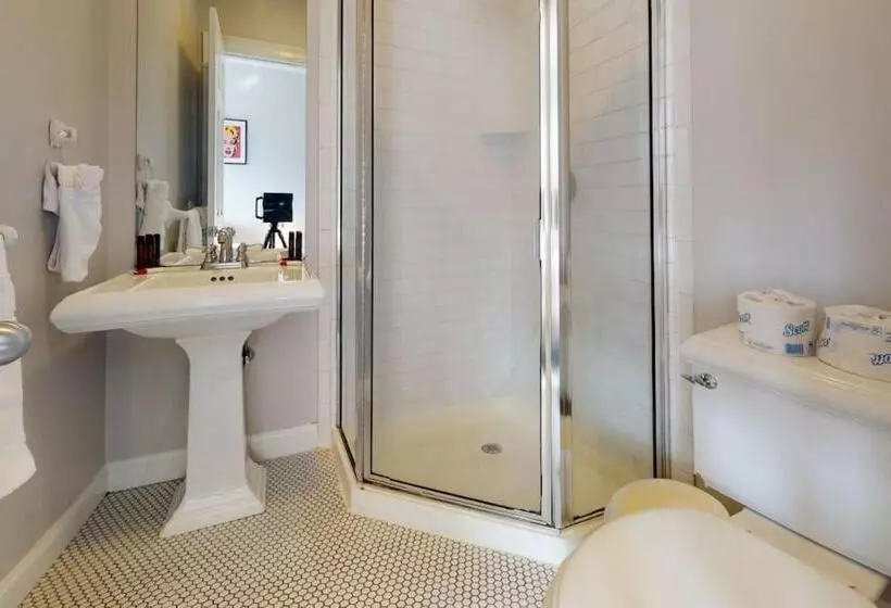 Centrally Located Studio In The Southend, #25