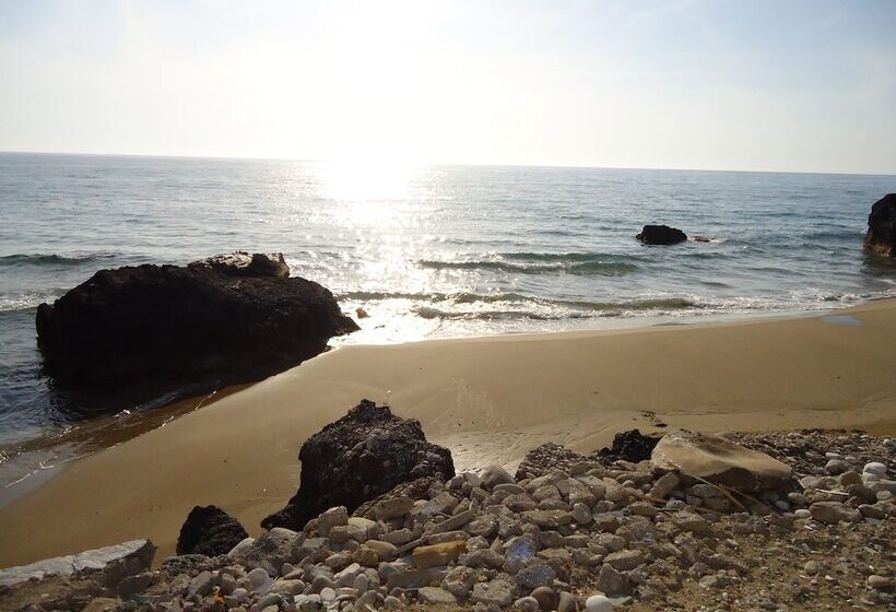 여관 Pink Palace Beach Resort