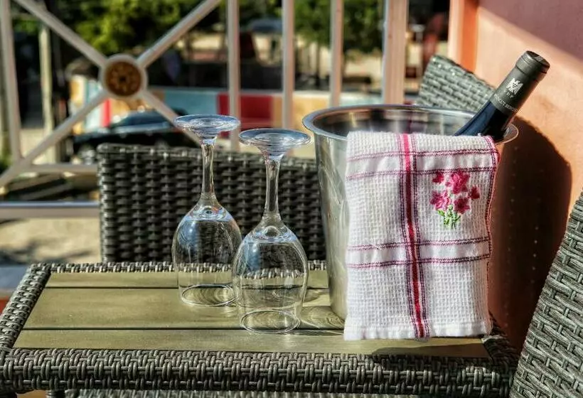 فندق Brati Ii Beach