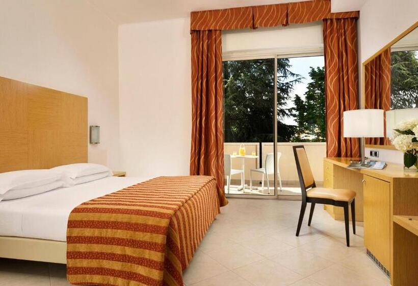 בית מלון כפרי Continental Wellness & Spa