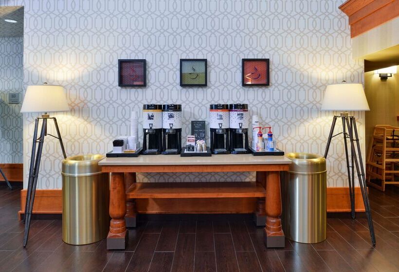 هتل Hampton Inn & Suites By Hilton Calgary University Northwest