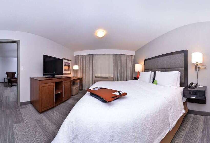 هتل Hampton Inn & Suites By Hilton Calgary University Northwest