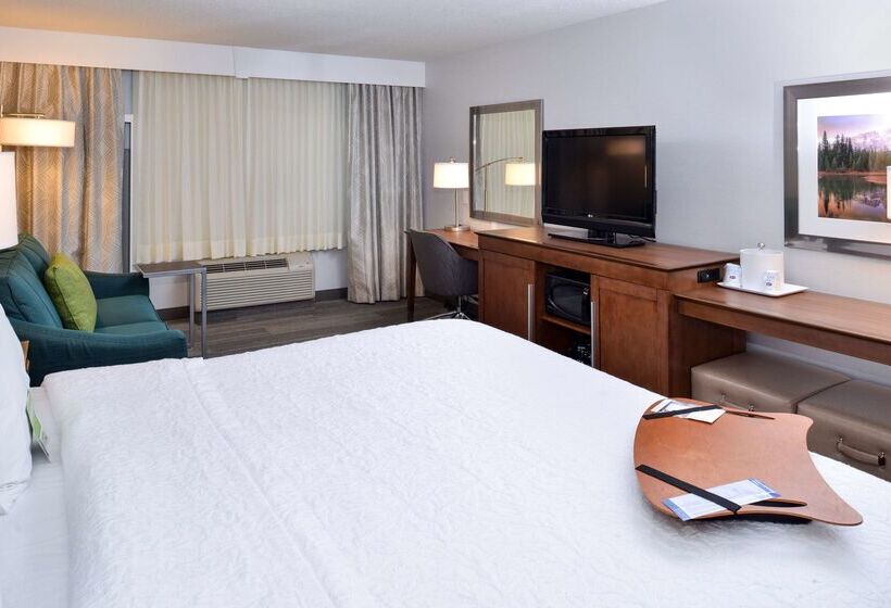 هتل Hampton Inn & Suites By Hilton Calgary University Northwest