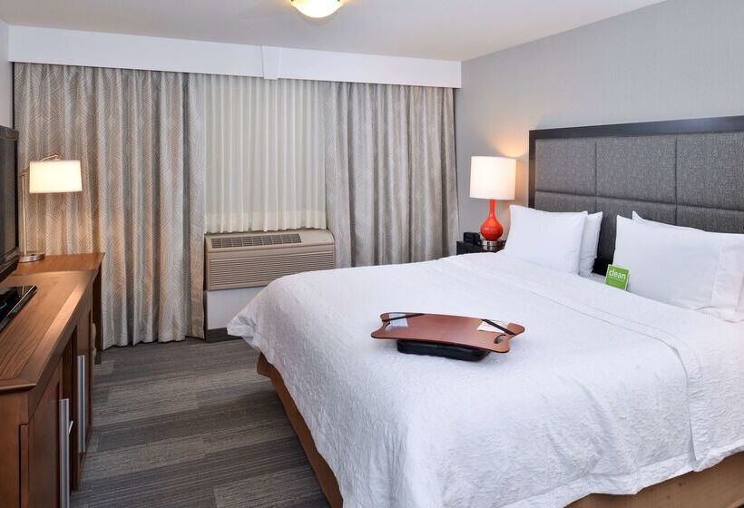 هتل Hampton Inn & Suites By Hilton Calgary University Northwest