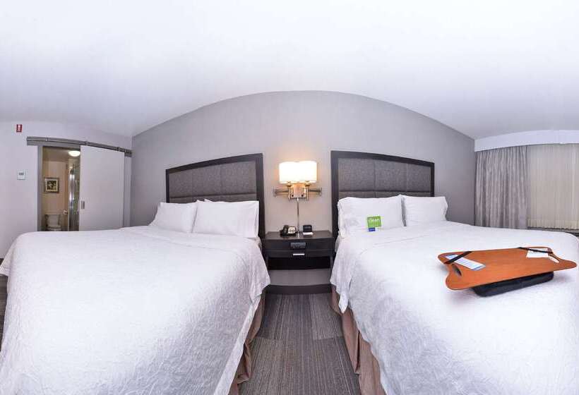 هتل Hampton Inn & Suites By Hilton Calgary University Northwest