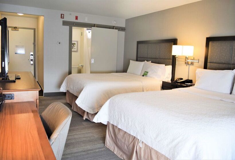 هتل Hampton Inn & Suites By Hilton Calgary University Northwest
