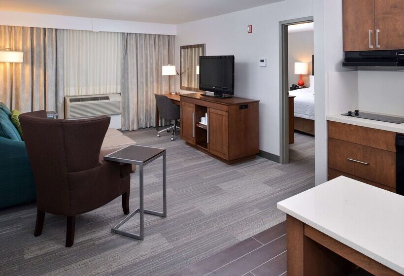 هتل Hampton Inn & Suites By Hilton Calgary University Northwest