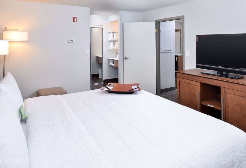 هتل Hampton Inn & Suites By Hilton Calgary University Northwest