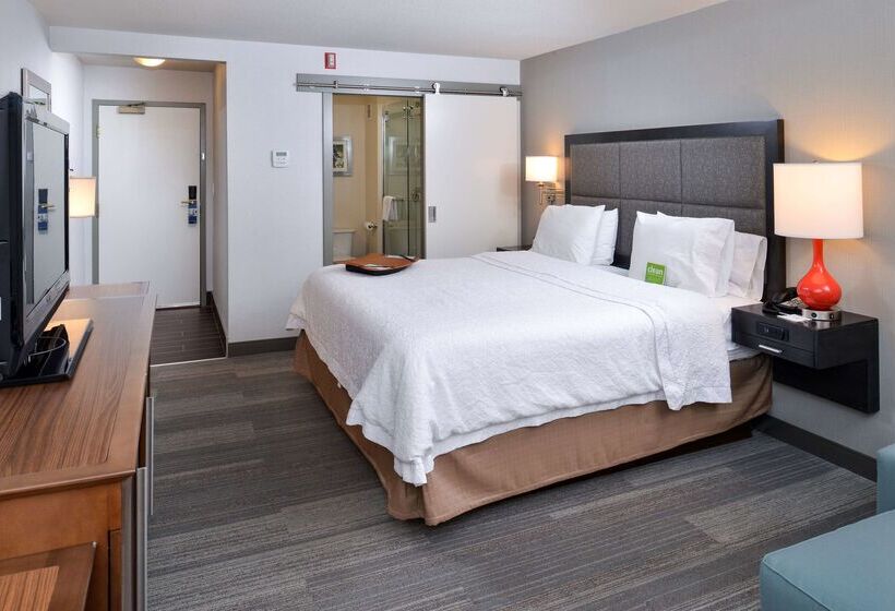 هتل Hampton Inn & Suites By Hilton Calgary University Northwest